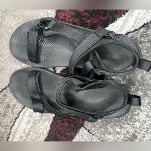 Used black Sandals